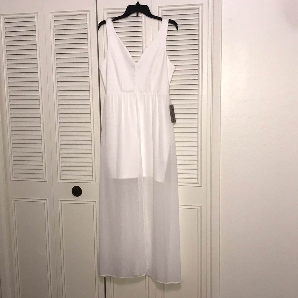 NWT- Justify, silhuette white dress